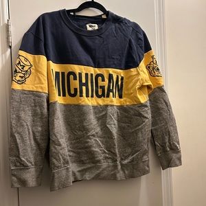 U of M Crew Neck Large